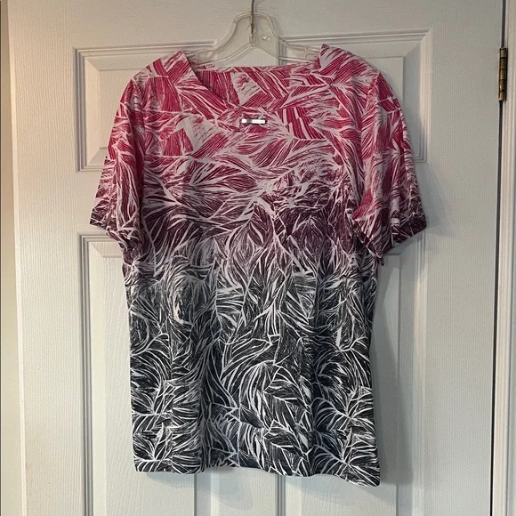 4/$20 Alia Pink and White Patterned Top - Picture 1 of 3